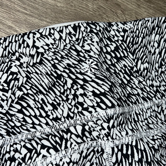 Athleta Ultimate Stash Textured 7/8 Tight Leggings - Picture 11 of 11